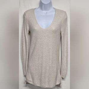 Old Navy XS Long Tunic Sweater Top Knit Oatmeal Color Long Sleeves Fitted